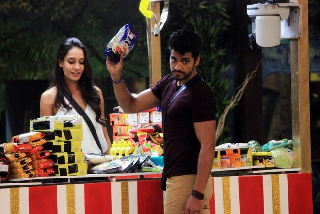 'द शौकीन्स' फिल्म के प्रमोशन के लिए 'बिग बॉस' पहुंची लीजा हेडन