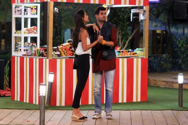 'द शौकीन्स' फिल्म के प्रमोशन के लिए 'बिग बॉस' पहुंची लीजा हेडन