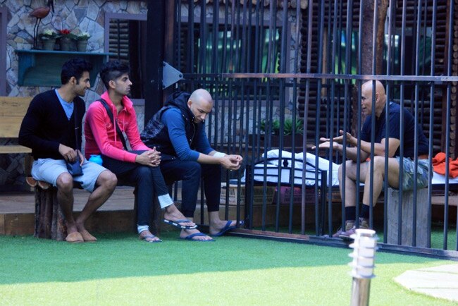 'द शौकीन्स' फिल्म के प्रमोशन के लिए 'बिग बॉस' पहुंची लीजा हेडन