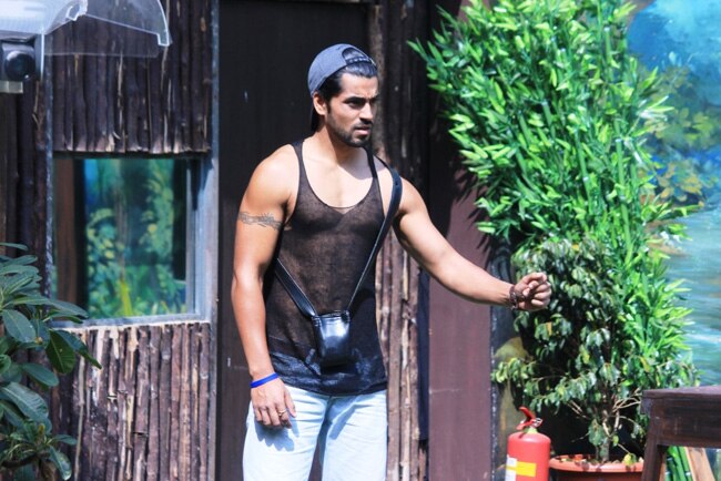 Bigg Boss 8: लग्जरी टास्क बन गया गले की फांस