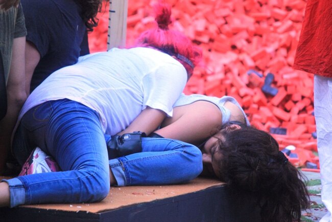 Bigg Boss 8: लग्जरी टास्क बन गया गले की फांस