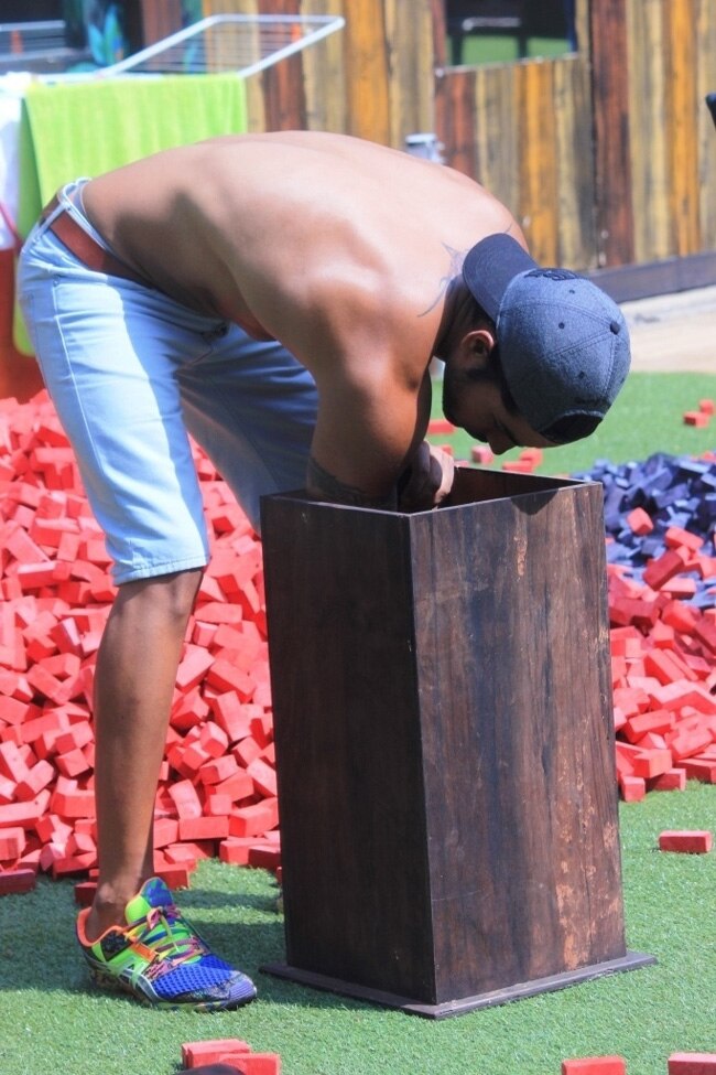 Bigg Boss 8: लग्जरी टास्क बन गया गले की फांस