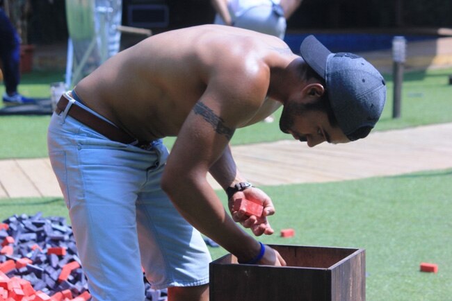 Bigg Boss 8: लग्जरी टास्क बन गया गले की फांस