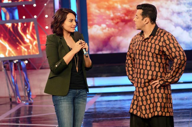 Bigg Boss 8 में सलमान-सोनाक्षी का 'एक्शन-जैक्सन'