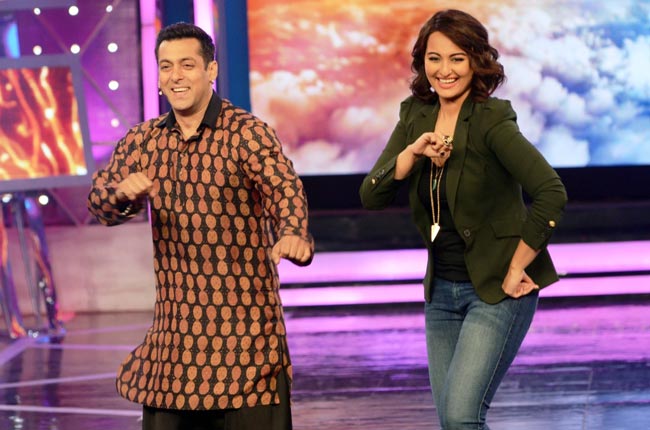 Bigg Boss 8 में सलमान-सोनाक्षी का 'एक्शन-जैक्सन'