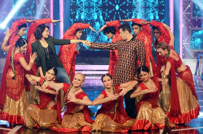 Bigg Boss 8 में सलमान-सोनाक्षी का 'एक्शन-जैक्सन'