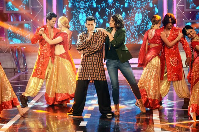 Bigg Boss 8 में सलमान-सोनाक्षी का 'एक्शन-जैक्सन'