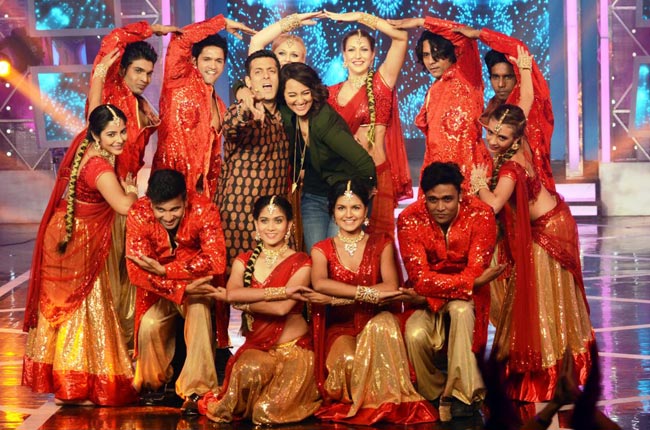 Bigg Boss 8 में सलमान-सोनाक्षी का 'एक्शन-जैक्सन'