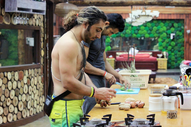 Bigg Boss: अब घर में गौहर की बहन निगार खान बनीं ड्रामा क्वीन