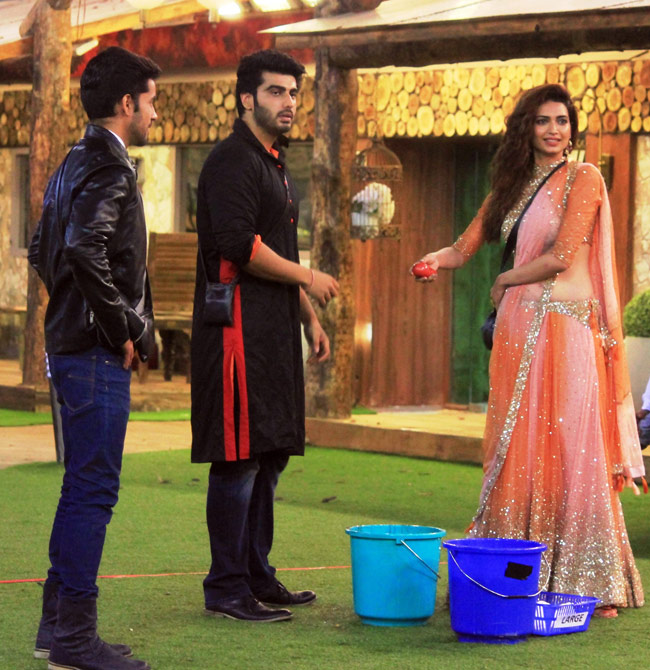 Bigg Boss 8: अर्जुन कपूर ने परखे घर वालों के 'तेवर'