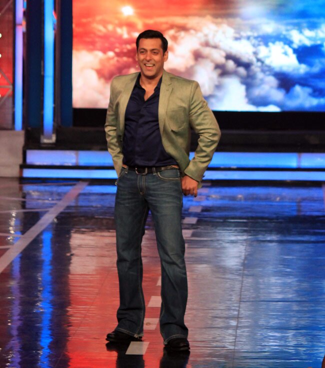Bigg Boss 8: अर्जुन कपूर ने परखे घर वालों के 'तेवर'