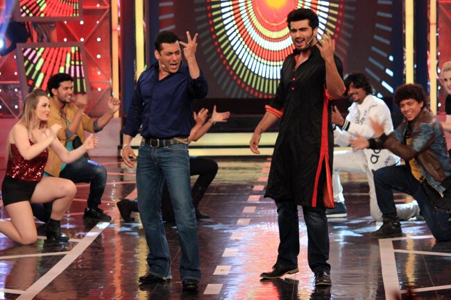 Bigg Boss 8: अर्जुन कपूर ने परखे घर वालों के 'तेवर'