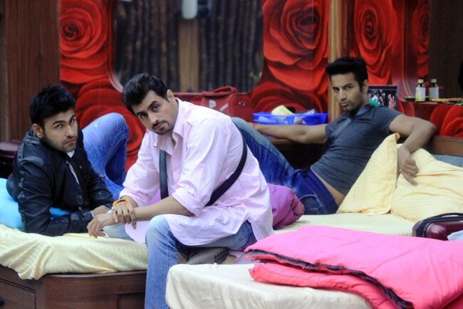 Bigg Boss: निगार खान की घर में एंट्री