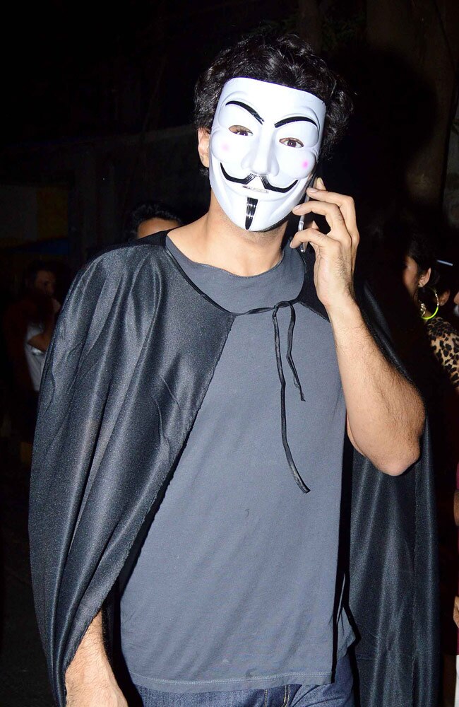 हैलोवीन पार्टी के लिए अजब-गजब रूप में दिखे बॉलीवुड सितारे