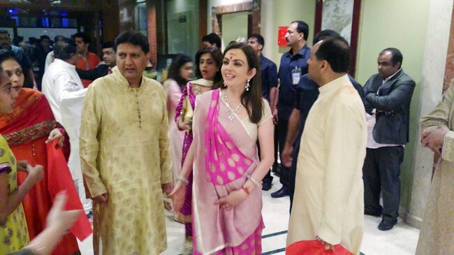 बनारस में नीता अंबानी का बर्थडे सेलेब्रेशन