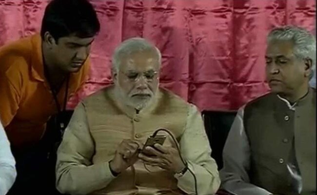 1 नवंबर 2014: तस्वीरों में दिनभर की अहम खबरें