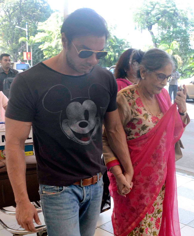 अर्पिता की शादी के लिए हैदराबाद रवाना हुआ सलमान 'खान'दान