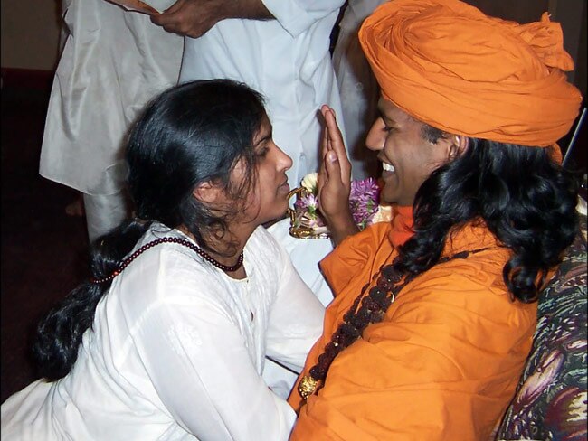 सेक्स, मर्डर जैसे विवादों में घ‍िरे देश के 9 बाबा...