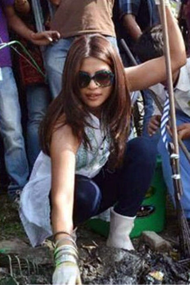 स्वच्छता अभियान में झाड़ू लगाने वाले टॉप सितारे