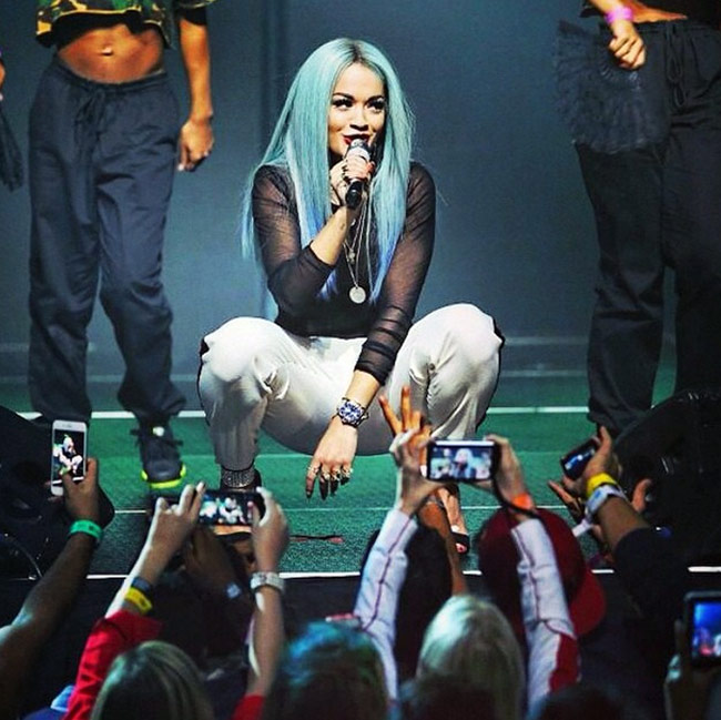 पॉप स्टार रीटा ओरा Happy Birthday