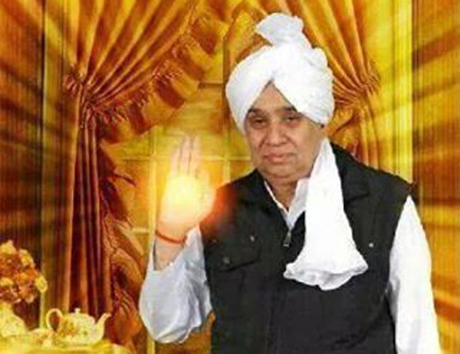 फेसबुक पर खुद को कबीर का फैन बताता है संत रामपाल