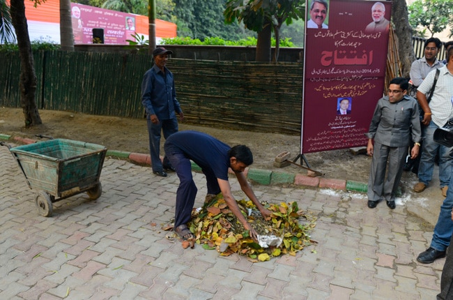 PM मोदी के अपने लोगों ने ही उड़ाया ‘स्वच्छ भारत अभियान’ का मजाक