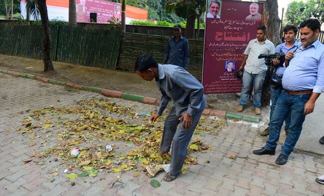 PM मोदी के अपने लोगों ने ही उड़ाया ‘स्वच्छ भारत अभियान’ का मजाक
