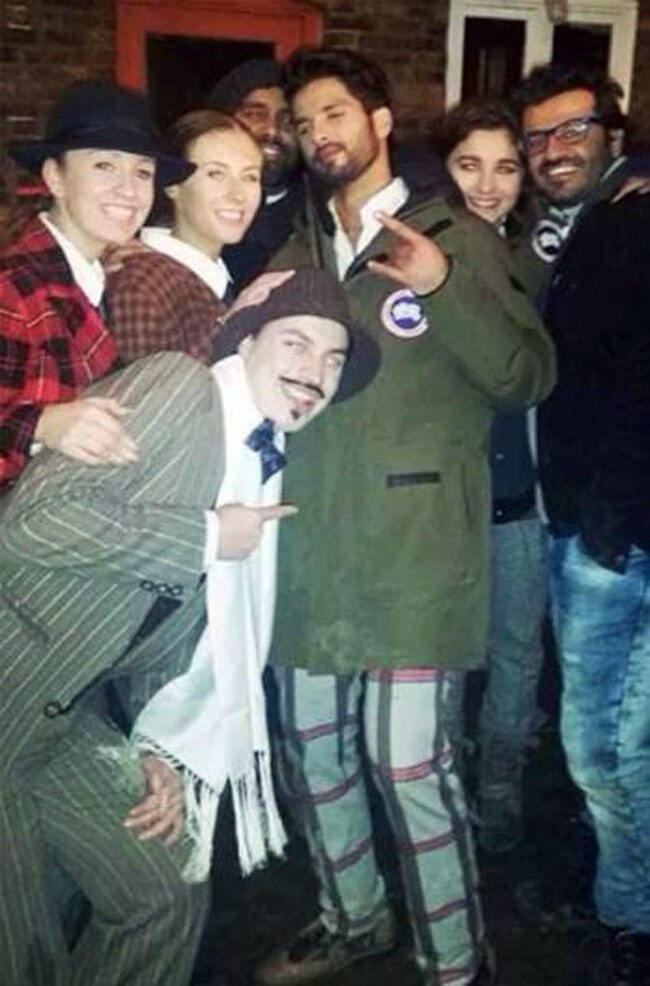 शानदार के सेट पर आलिया-शाहिद की 'पागलपंती...'