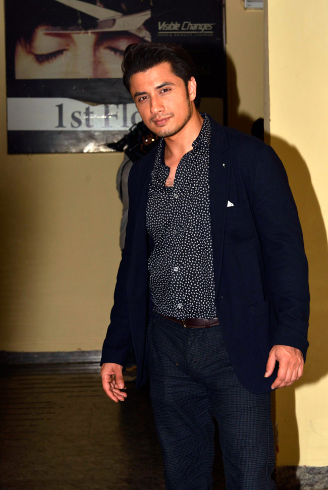 'द शौकीन्स' की स्क्रीनिंग पर सितारों से सजी शाम