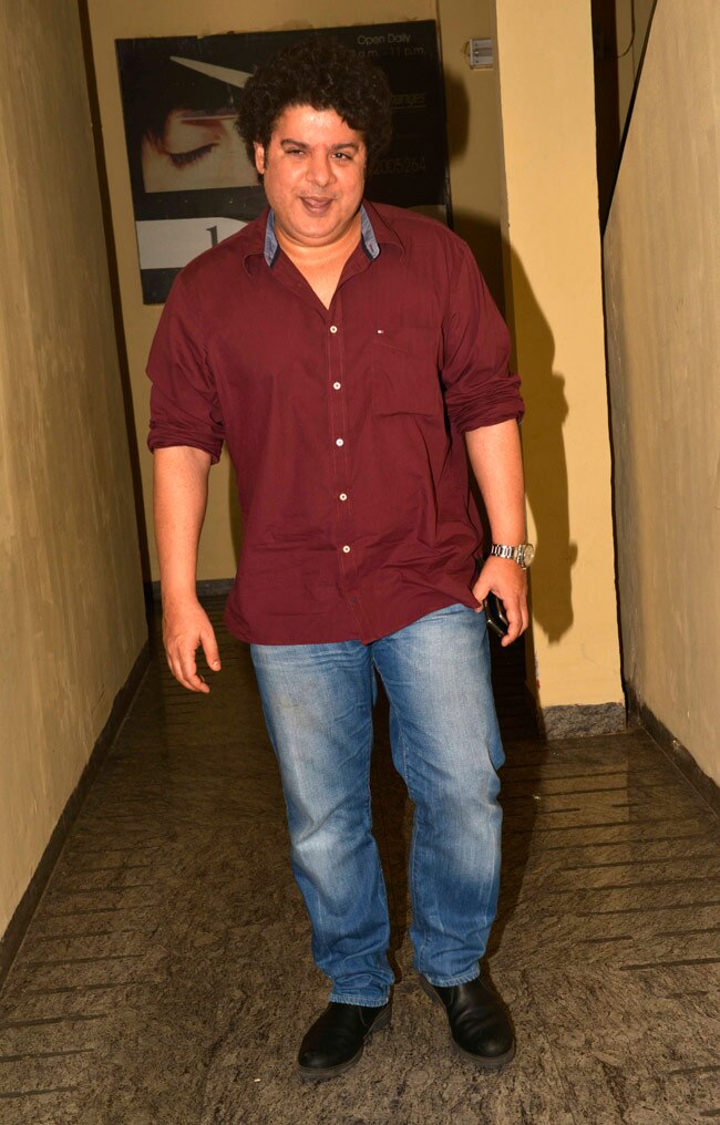 'द शौकीन्स' की स्क्रीनिंग पर सितारों से सजी शाम