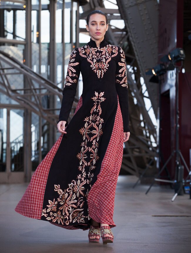 जब एफिल टावर के ऊपर हुआ डिजाइनर शिल्पा रेड्डी का फैशन शो