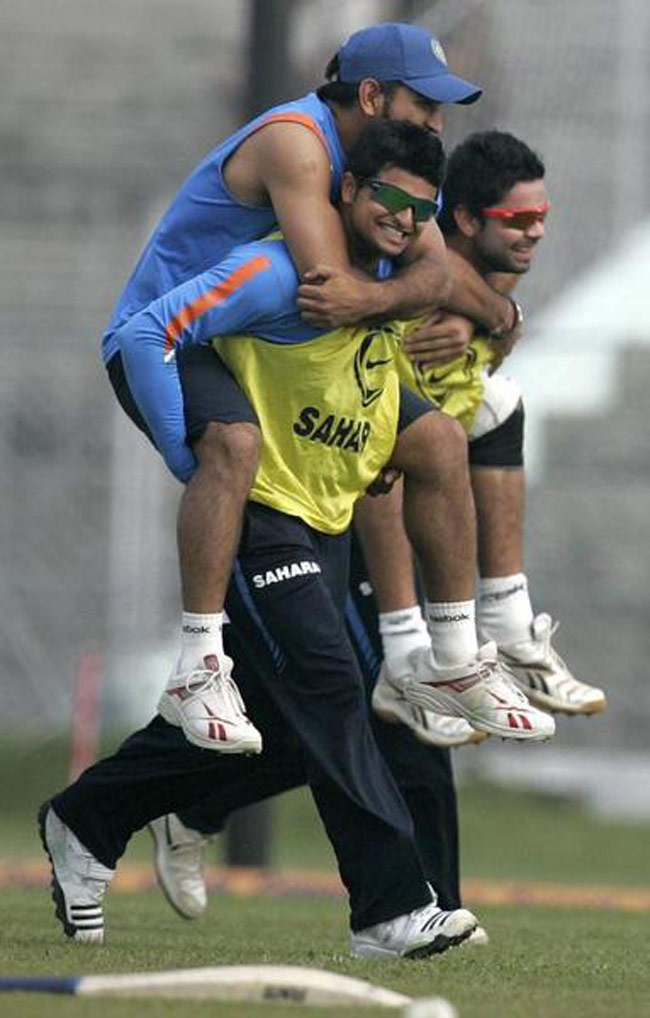 डेब्यू टेस्ट में ही सेंचुरी जड़ने वाले रैना को Happy B'day