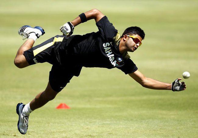 डेब्यू टेस्ट में ही सेंचुरी जड़ने वाले रैना को Happy B'day