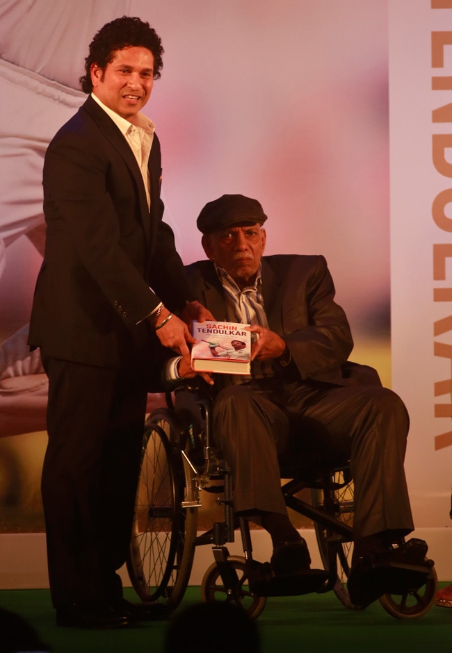 तेंदुलकर की आत्मकथा 'प्लेइंग इट माई वे' हुई लॉन्च