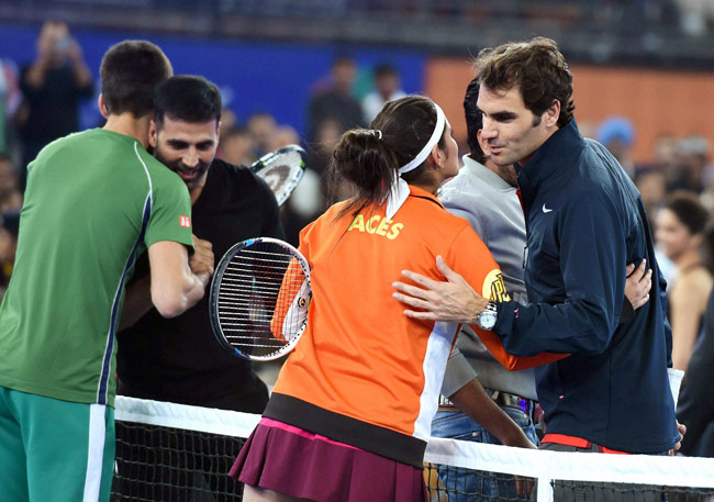 रॉजर फेडरर के साथ टेनिस कोर्ट में उतरे बॉलीवुड सितारे