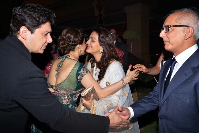 मनीष मल्होत्रा की भतीजी के रिसेप्शन में बॉलीवुड सितारों ने मचाई धूम