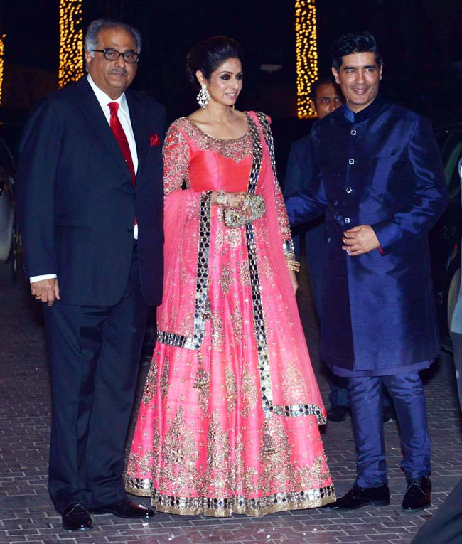 मनीष मल्होत्रा की भतीजी के रिसेप्शन में बॉलीवुड सितारों ने मचाई धूम