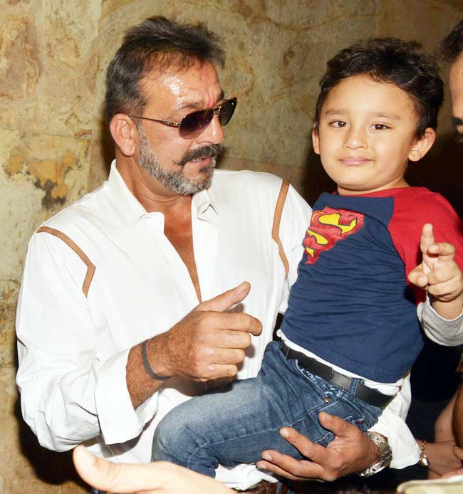 PK की स्क्रीनिंग पर संजय दत्त का बॉलीवुड से री-यूनियन