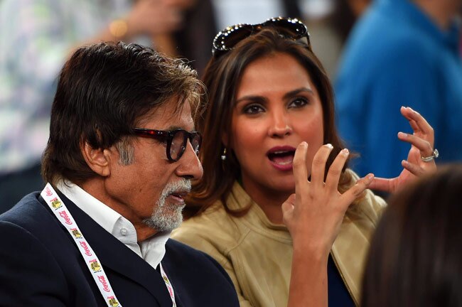 रॉजर फेडरर के साथ टेनिस कोर्ट में उतरे बॉलीवुड सितारे