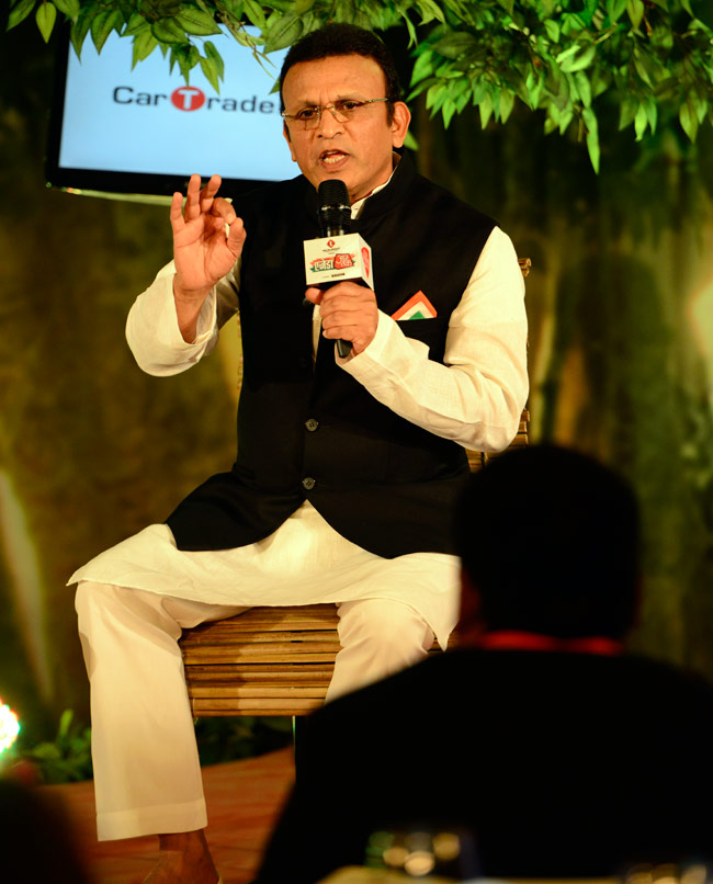 अंग्रेजी में मूर्खता भरी  बातों को भी सुना जाता है: अन्नू कपूर