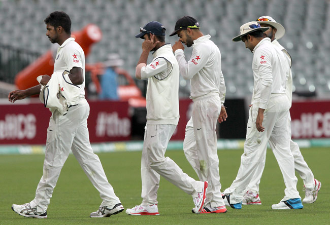 एडिलेड टेस्ट Day 2: क्लार्क, स्मिथ की सेंचुरी, भारत बैकफुट पर