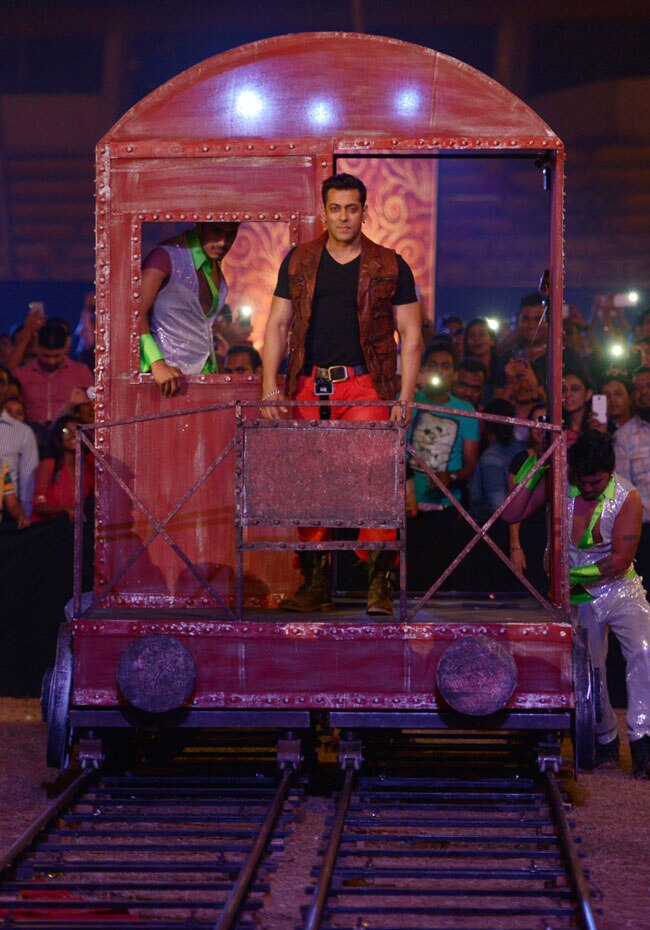 बिग स्टार एंटरटेनमेंट अवॉर्ड 2014 की सितारों से सजी शाम