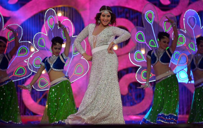 बिग स्टार एंटरटेनमेंट अवॉर्ड 2014 की सितारों से सजी शाम