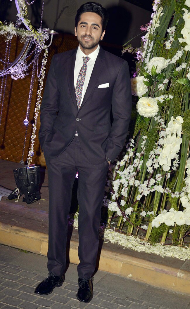 डिजाइनर मनीष मल्होत्रा की खुशियों में सितारों ने की शिरकत