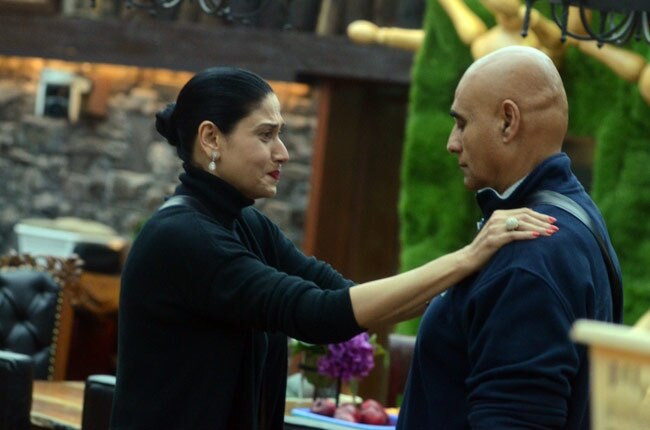 Bigg Boss: एजाज की एंट्री से बदला घर का माहौल