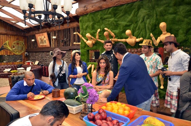 Bigg Boss: एजाज की एंट्री से बदला घर का माहौल