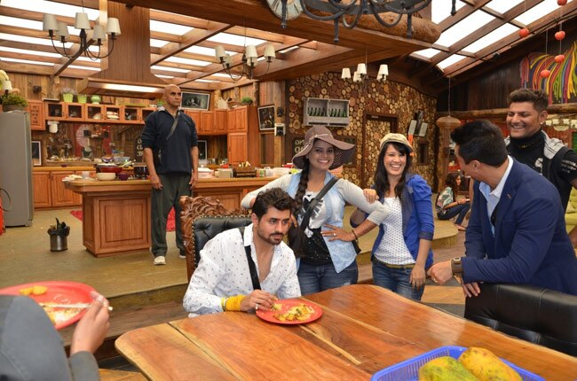 Bigg Boss: एजाज की एंट्री से बदला घर का माहौल