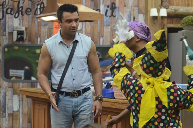 Bigg Boss: एजाज की एंट्री से बदला घर का माहौल