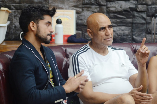 Bigg Boss: पुनीत और डियांड्रा ने करिश्मा पर किए कमेंट्स