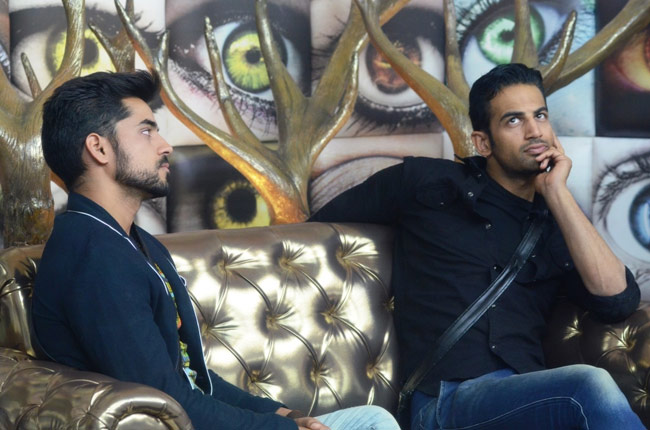 Bigg Boss: पुनीत और डियांड्रा ने करिश्मा पर किए कमेंट्स